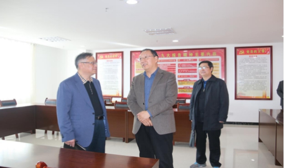 省委常委、省總工會主席馬吉孝等一行蒞臨青海物產集團公司視察，調研指導道路貨運企業(yè)建會、貨運司機入會等工作