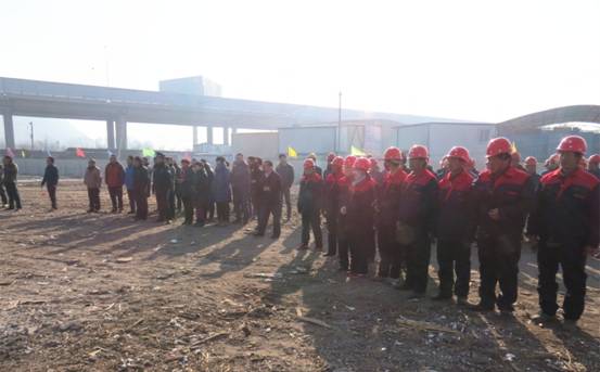 揚鞭策馬喜圓發(fā)展夢，萬眾一心共筑新長城