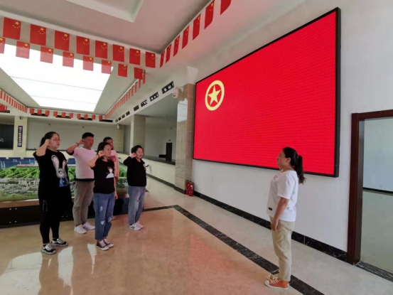 &ldquo;我與祖國共奮進(jìn)――國旗下的演講&rdquo;特別主題團(tuán)日活動