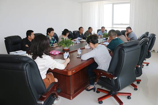 省商務廳副廳長朱小青協(xié)同西寧海關(guān)、省檢驗檢疫局一行深入企業(yè)就保稅物流中心封關(guān)運營